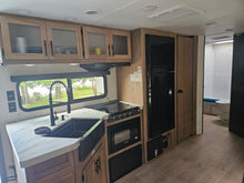 Load image into Gallery viewer, Waterfront trailer